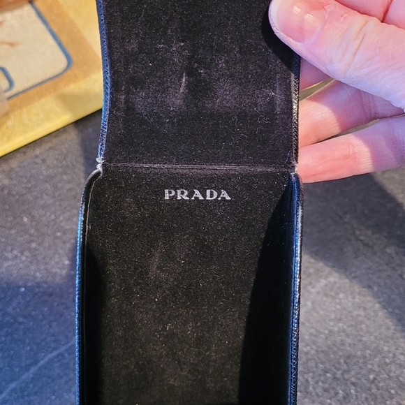 Prada case - Picture 2 of 3